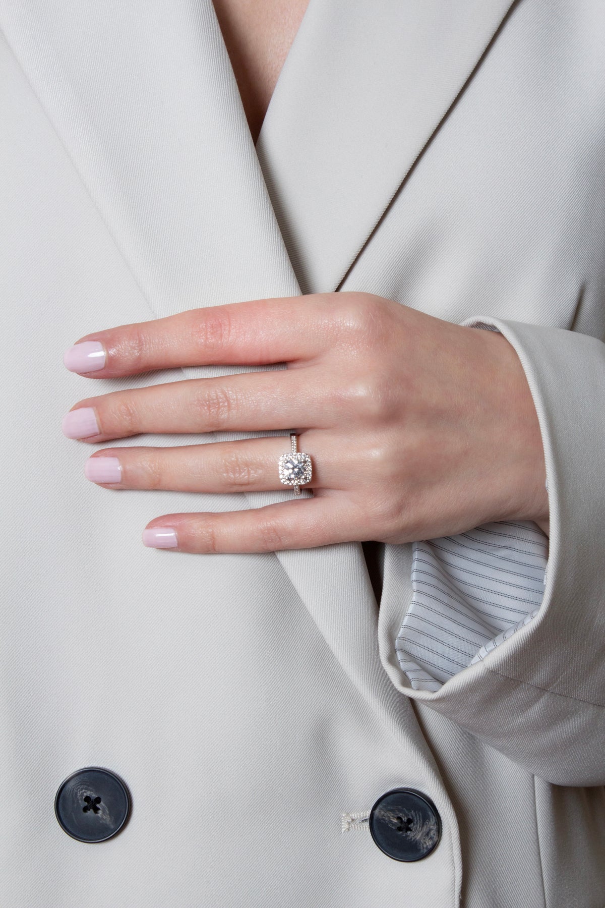 Nora 925 Ayar Gümüş Swarovski Kare Tektaş Yüzük